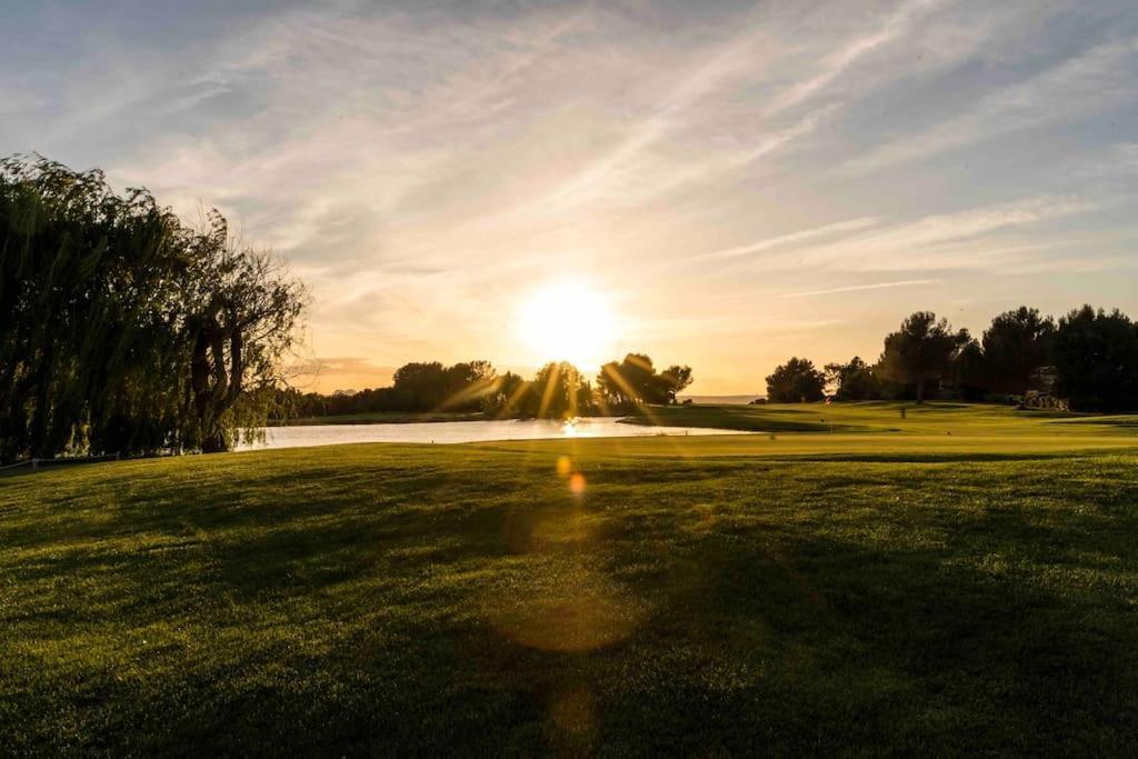 Magnifique Vue Lac Au Golf De Pont-Royal Mallemort Ngoại thất bức ảnh