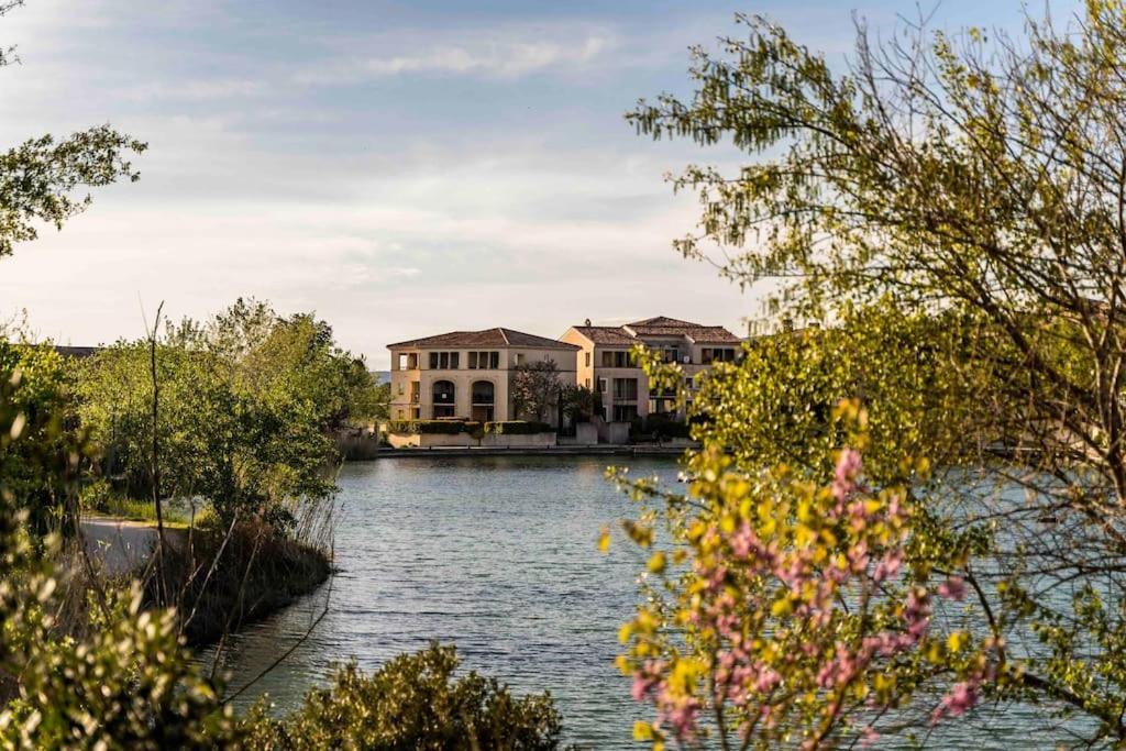 Magnifique Vue Lac Au Golf De Pont-Royal Mallemort Ngoại thất bức ảnh
